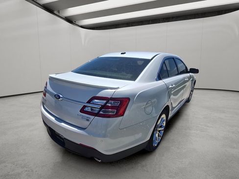 Used 2016 Ford Taurus Limited w/ Equipment Group 301A AWD/4WD image 5