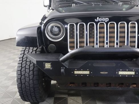 Used 2016 Jeep Wrangler Unlimited Sahara w/ Connectivity Group AWD/4WD image 10