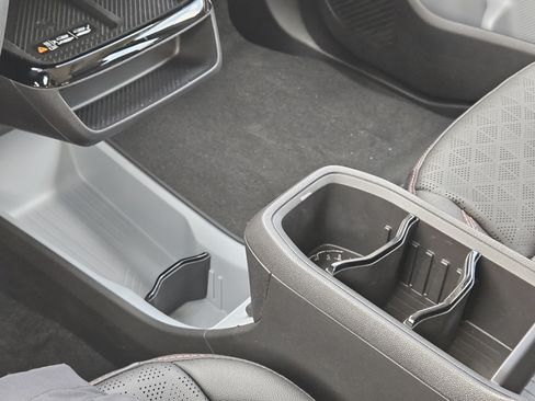 New 2027 Chevrolet Bolt RS w/ Technology Package FWD image 17