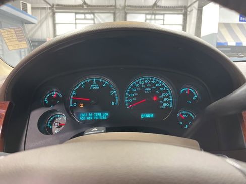 Used 2012 Chevrolet Suburban LT w/ Luxury Package AWD/4WD image 19