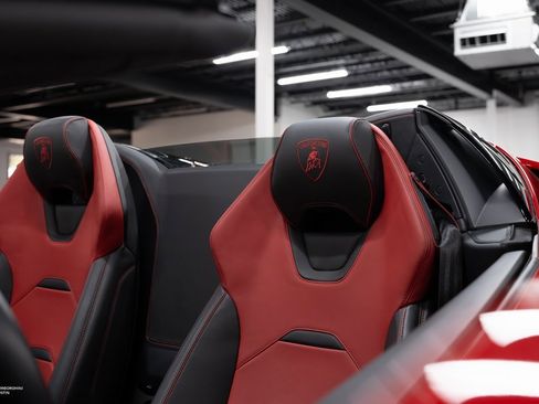 Used 2023 Lamborghini Huracan EVO image 38