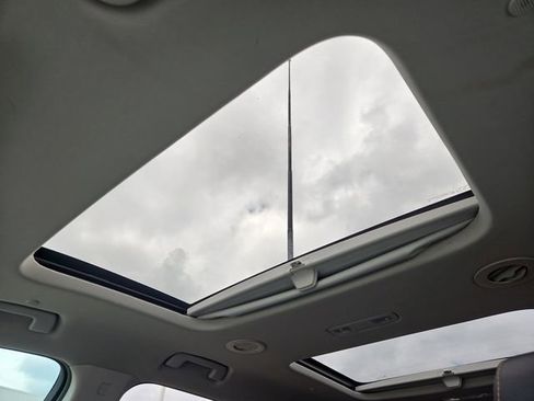 Used 2018 Chevrolet Traverse Premier w/ Driver Confidence II Package FWD image 3
