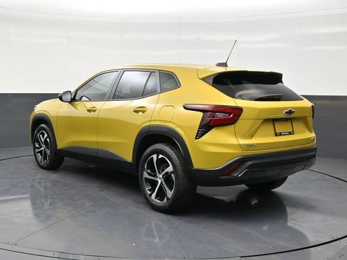 Used 2024 Chevrolet Trax RS w/ Sunroof Package image 3