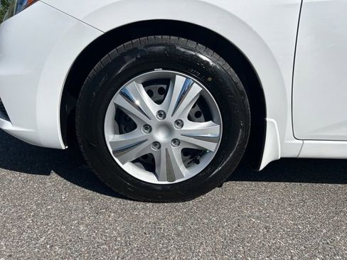 Used 2022 Nissan Versa S FWD image 10