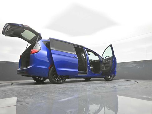 Used 2019 Chrysler Pacifica Touring-L Plus w/ Advanced Safetytec Group FWD image 50