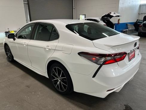 Used 2023 Toyota Camry SE FWD image 6