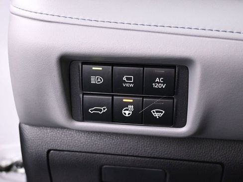 Used 2022 Toyota Highlander Platinum image 14