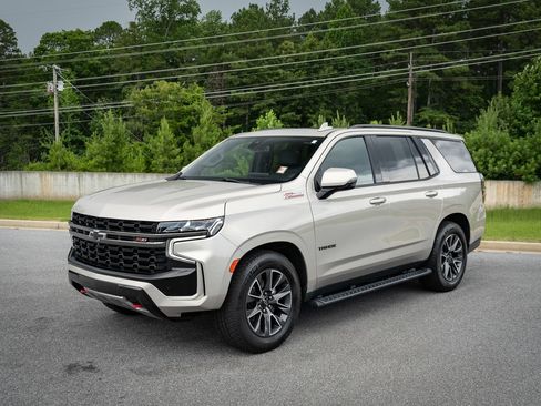 Used 2021 Chevrolet Tahoe Z71 w/ Z71 Off-Road Package AWD/4WD image 3
