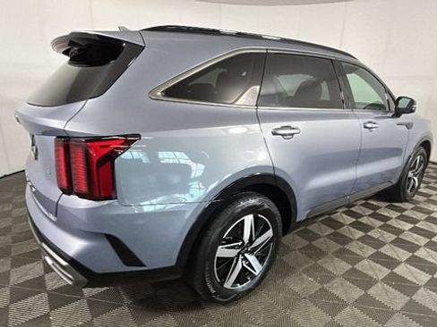 Used 2021 Kia Sorento S w/ Panoramic Sunroof Package FWD image 2