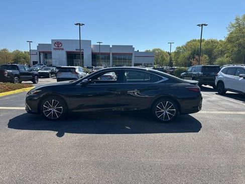 Used 2024 Lexus ES 300h w/ Premium Package image 2