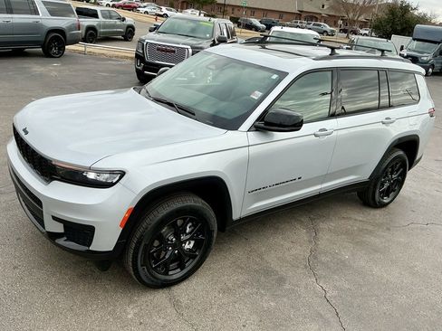 Used 2024 Jeep Grand Cherokee L Altitude image 5