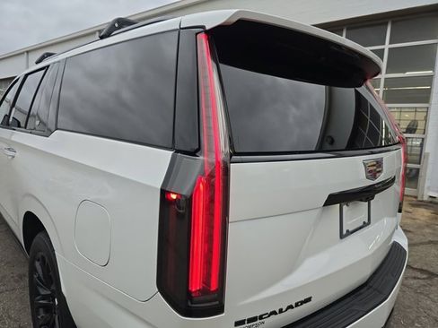 Certified 2025 Cadillac Escalade ESV Premium Luxury w/ Touring Package image 35