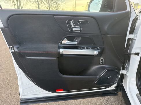 Used 2020 Mercedes-Benz GLB 250 GLB 250 w/ AMG Line image 11