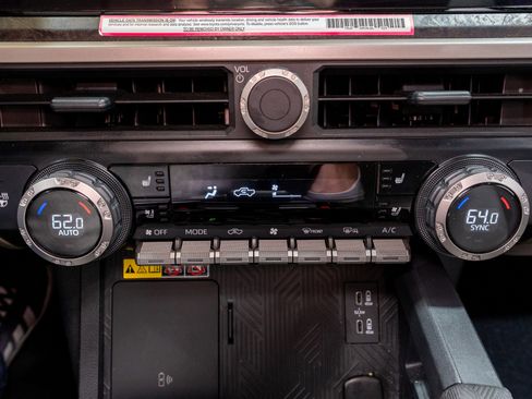 Used 2024 Toyota Tacoma Limited w/ Limited Package (LT) image 23