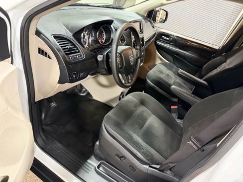 Used 2019 Dodge Grand Caravan SE image 45