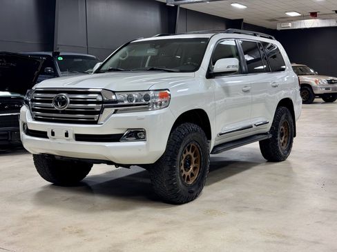 Used 2019 Toyota Land Cruiser w/ Preferred Accessory Package image 2