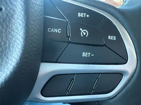 Used 2022 Chrysler 300 Touring w/ Sport Appearance Package image 35