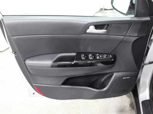 Used 2021 Kia Sportage EX w/ EX Technology Package FWD image 6