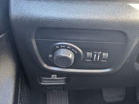 Used 2023 Jeep Grand Cherokee Altitude image 15