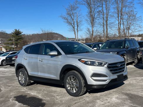 Used 2018 Hyundai Tucson SE image 1