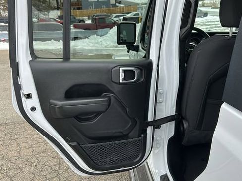 Used 2022 Jeep Gladiator Sport image 20