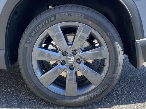 Used 2025 Honda Pilot Sport image 7