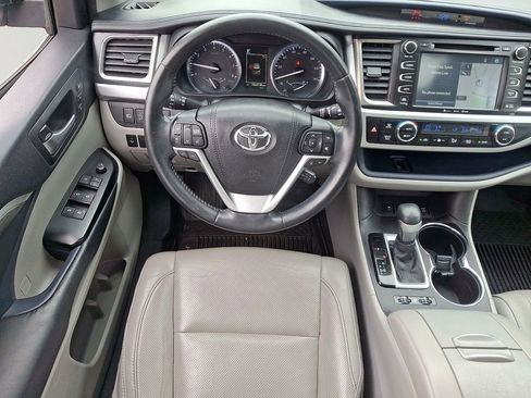 Used 2017 Toyota Highlander Limited AWD/4WD image 13