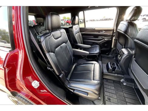 Used 2024 Jeep Grand Cherokee L Limited w/ Luxury Tech Group II AWD/4WD image 29