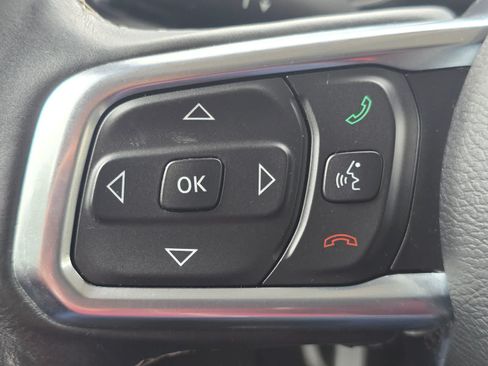 Used 2019 Jeep Wrangler Unlimited Sahara AWD/4WD image 26