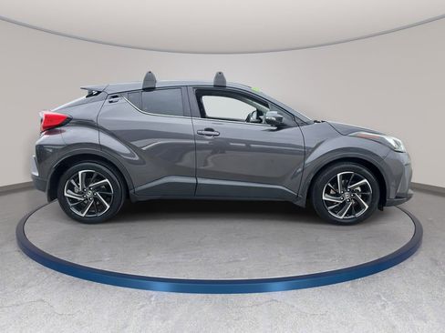 Used 2022 Toyota C-HR Limited FWD image 5