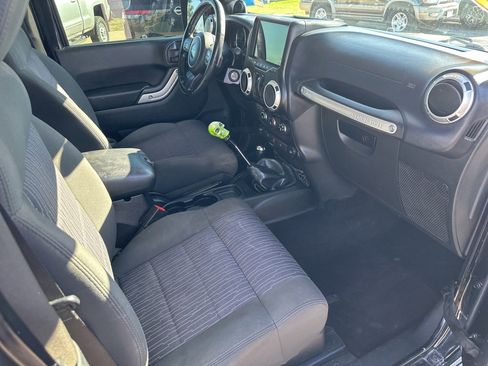Used 2012 Jeep Wrangler Rubicon w/ PWR Convenience Group image 20