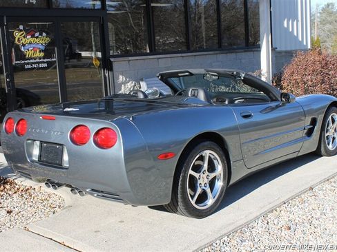 Used 2003 Chevrolet Corvette Coupe w/ Preferred Equipment Group1 RWD image 22