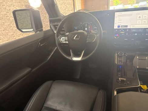 Used 2024 Lexus GX 550 w/ Cold Area Package AWD/4WD image 18