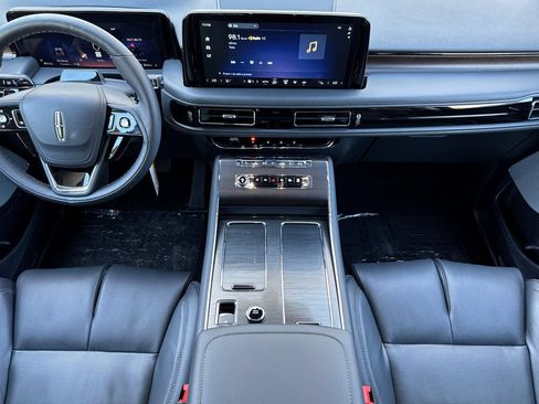 New 2025 Lincoln Aviator Reserve w/ Luxury Package RWD image 12