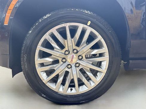 New 2025 GMC Yukon Denali w/ Denali Reserve Package image 32
