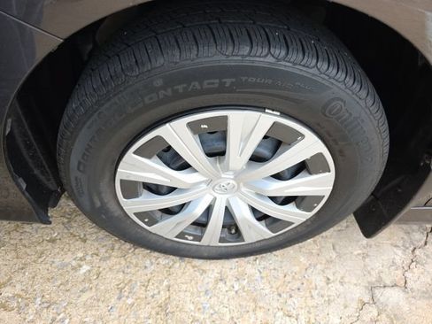 Used 2020 Toyota Camry LE FWD image 10