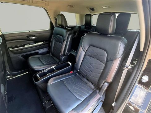 Used 2024 Nissan Pathfinder Platinum AWD/4WD image 26