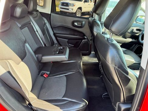 Used 2018 Jeep Compass Latitude w/ Popular Equipment Group AWD/4WD image 30