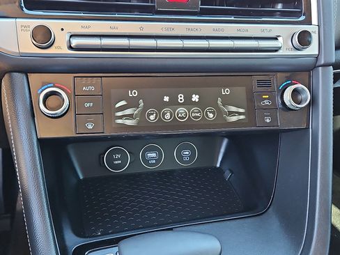 Used 2025 Genesis G70 2.5T image 15