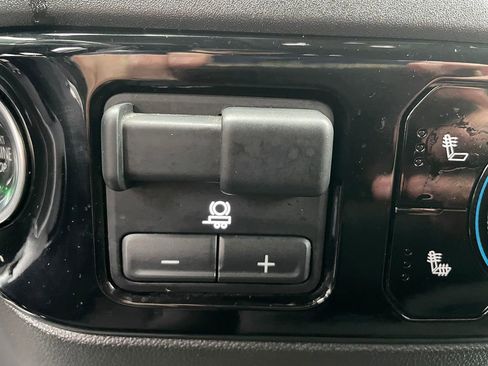 Used 2025 Chevrolet Silverado 2500 LT w/ Convenience Package image 27