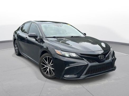 Used 2021 Toyota Camry SE FWD image 3