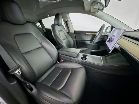 Used 2023 Tesla Model Y Long Range image 30