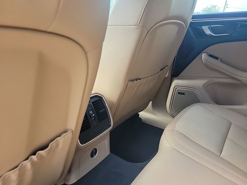 Used 2024 Porsche Macan image 21