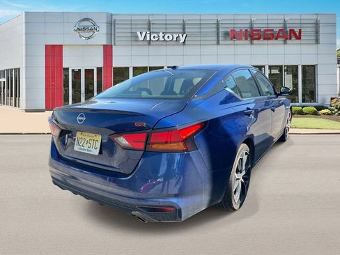 Used 2024 Nissan Altima 2.5 SR FWD image 2