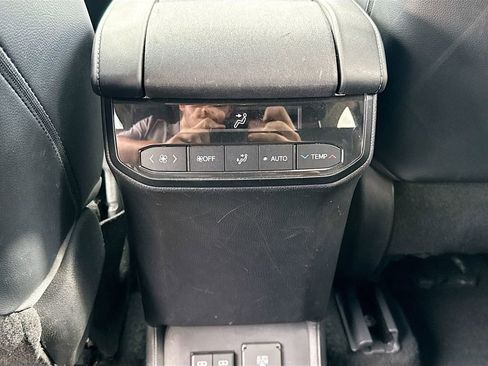 Used 2021 Toyota Highlander Limited FWD image 27