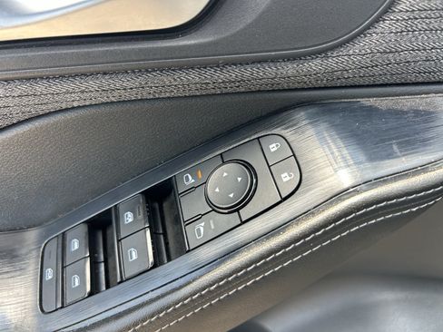 Used 2023 Nissan Rogue SV FWD image 15