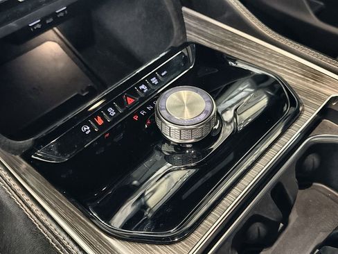 Used 2024 Jeep Wagoneer L Series II w/ Flexible Seating Group image 23