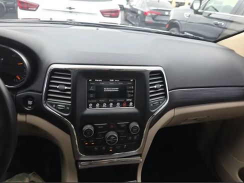 Used 2021 Jeep Grand Cherokee Laredo AWD/4WD image 15