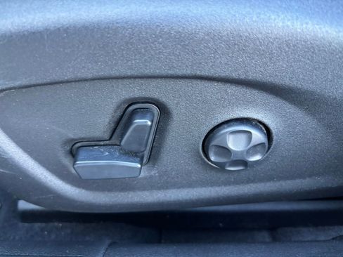 Used 2015 Chrysler 200 Limited w/ Convenience Group image 12