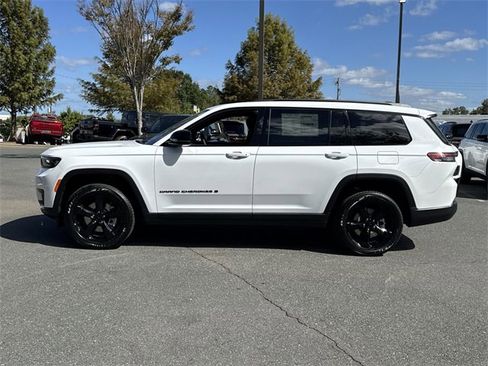New 2025 Jeep Grand Cherokee L Altitude image 10